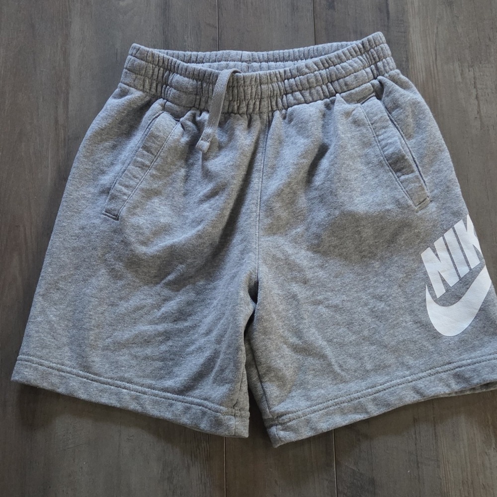 Nike Gray Comfy Sweat Shorts Boys Youth L